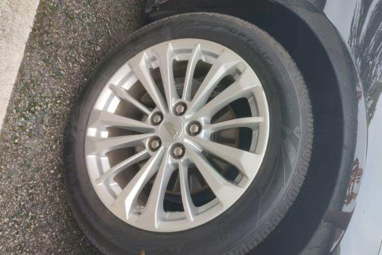 Used Cadillac CT6 2017 28T Luxury Model Right Front Wheel Hub