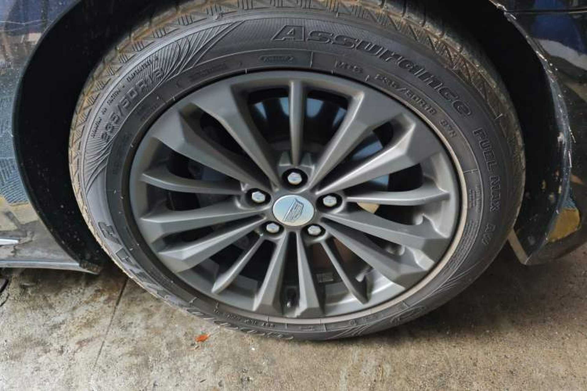 Used Cadillac CT6 2017 28T Fashion Edition Right Front Wheel Hub
