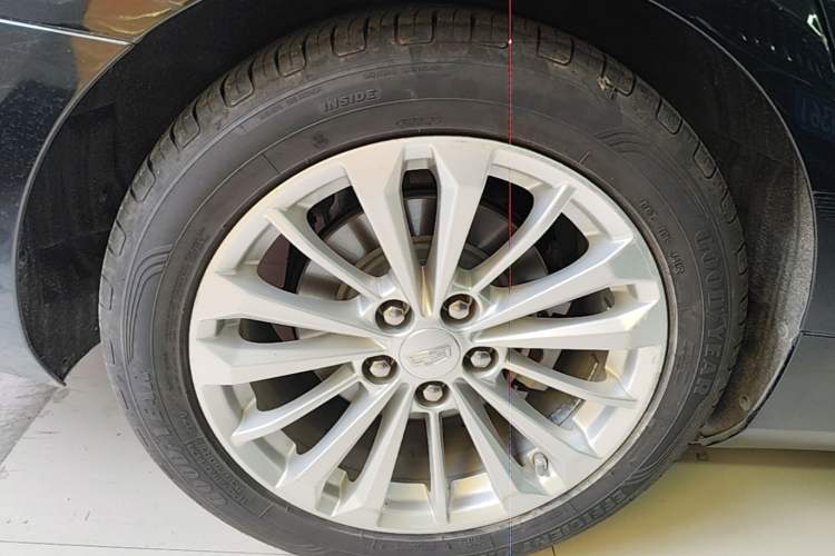 Used Cadillac CT6 2017 28T Fashion Edition Right Rear Wheel Hub