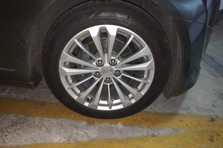 Used Cadillac CT6 2017 28T Luxury Model Right Front Wheel Hub