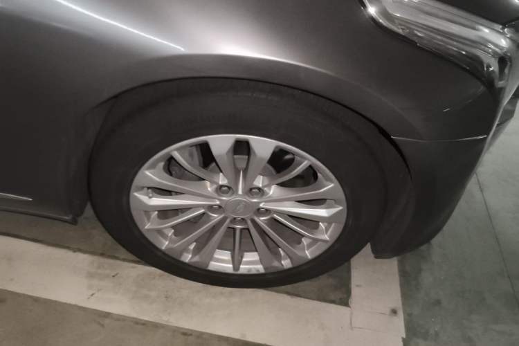 Used Cadillac CT6 2017 28T Luxury Model Right Front Wheel Hub
