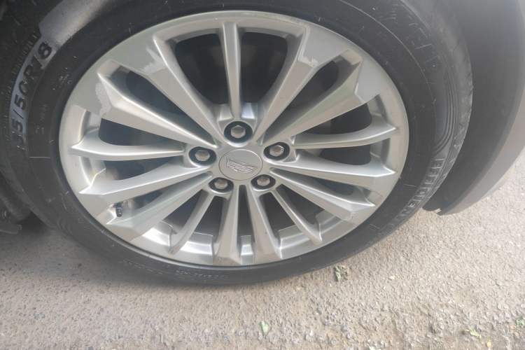 Used Cadillac CT6 2017 28T Fashion Edition Right Front Wheel Hub