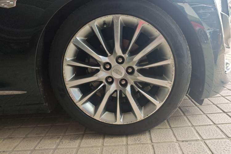 Used Cadillac CT6 2017 28T Platinum Edition Right Front Wheel Hub