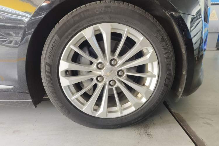 Used Cadillac CT6 2017 28T Elite Model Right Front Wheel Hub