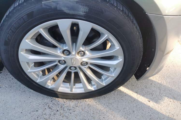 Used Cadillac CT6 2017 28T Fashion Edition Right Front Wheel Hub