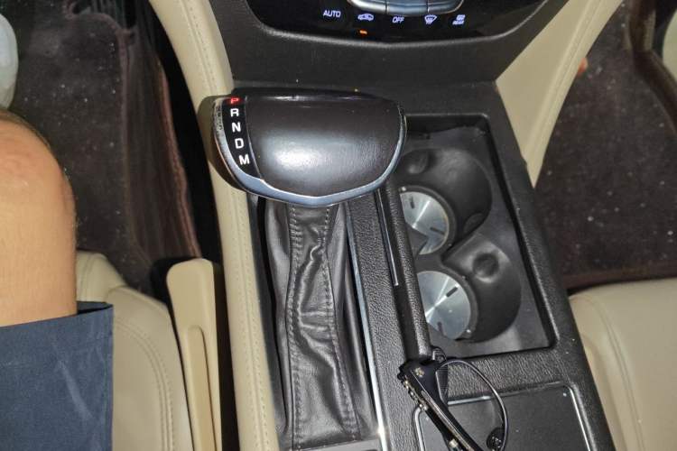 Used Cadillac CT6 2017 28T Fashion Edition Gear Lever
