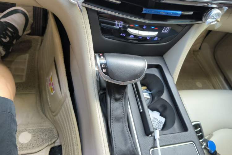 Used Cadillac CT6 2017 28T Fashion Edition Gear Lever