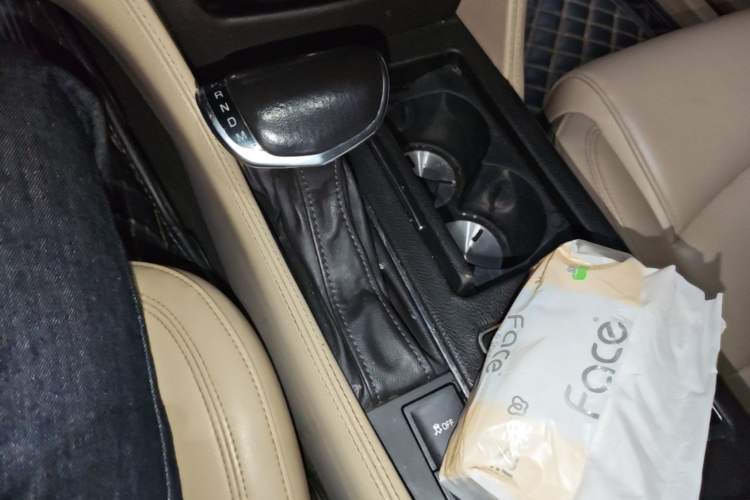 Used Cadillac CT6 2017 28T Fashion Edition Gear Lever
