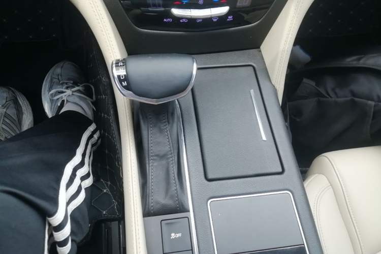 Used Cadillac CT6 2017 28T Fashion Edition Gear Lever