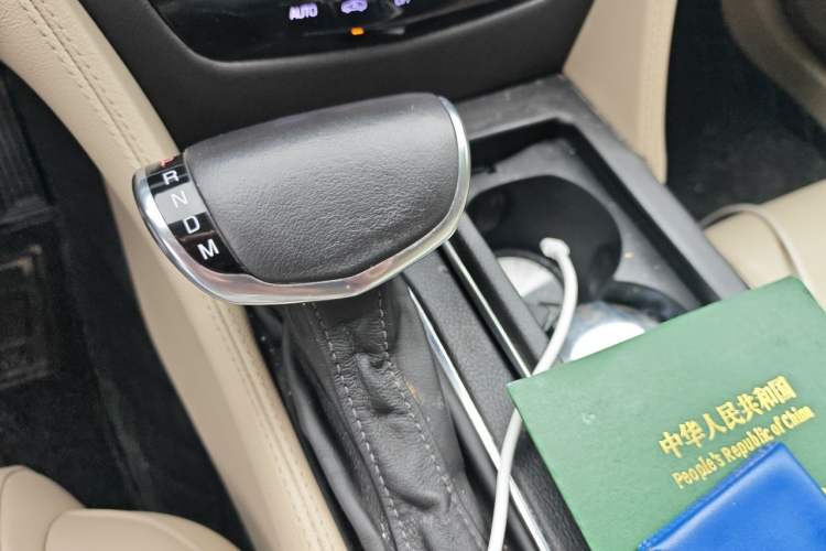 Used Cadillac CT6 2017 28T Fashion Edition Gear Lever