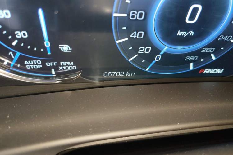 Used Cadillac CT6 2017 28T Platinum Edition Odometer Close Up