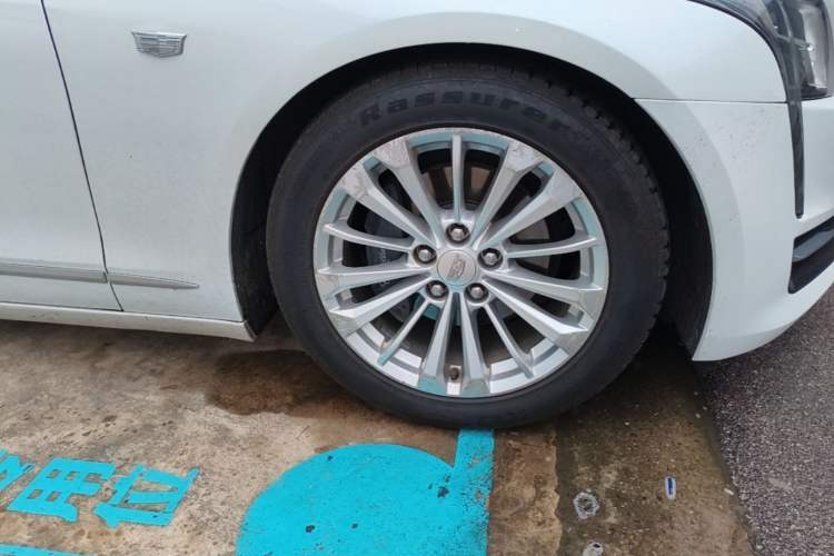 Used Cadillac CT6 2017 28T Luxury Model Right Front Wheel Hub