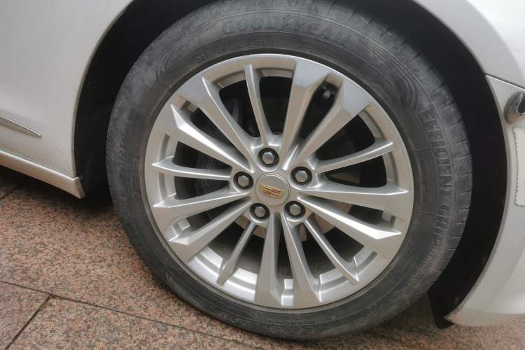 Used Cadillac CT6 2017 28T Elite Model Right Front Wheel Hub