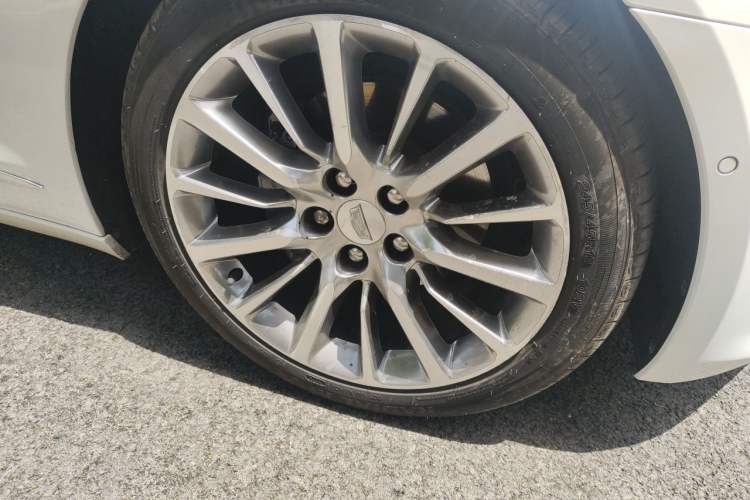 Used Cadillac CT6 2017 28T Platinum Edition Right Front Wheel Hub