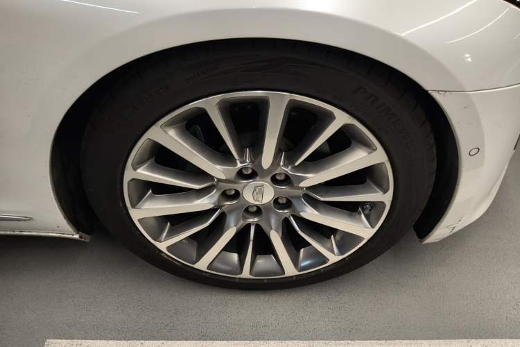 Used Cadillac CT6 2017 28T Platinum Edition Right Front Wheel Hub