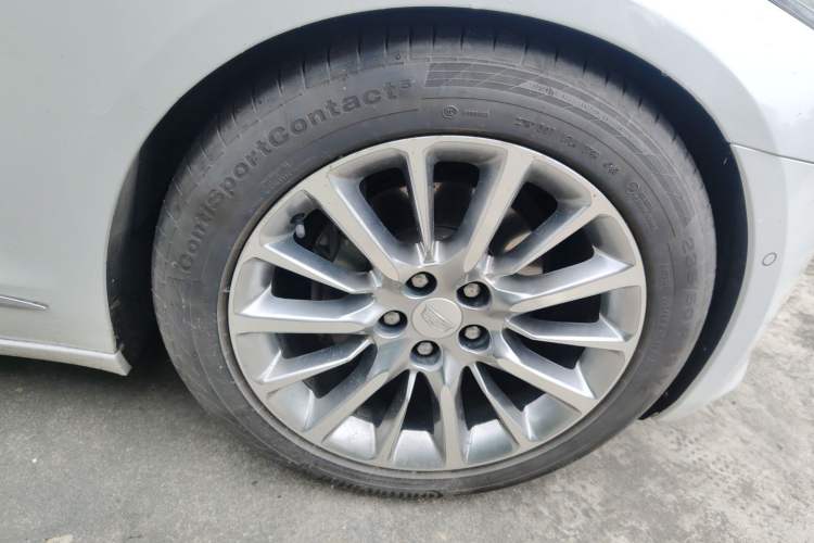 Used Cadillac CT6 2017 28T Platinum Edition Right Front Wheel Hub