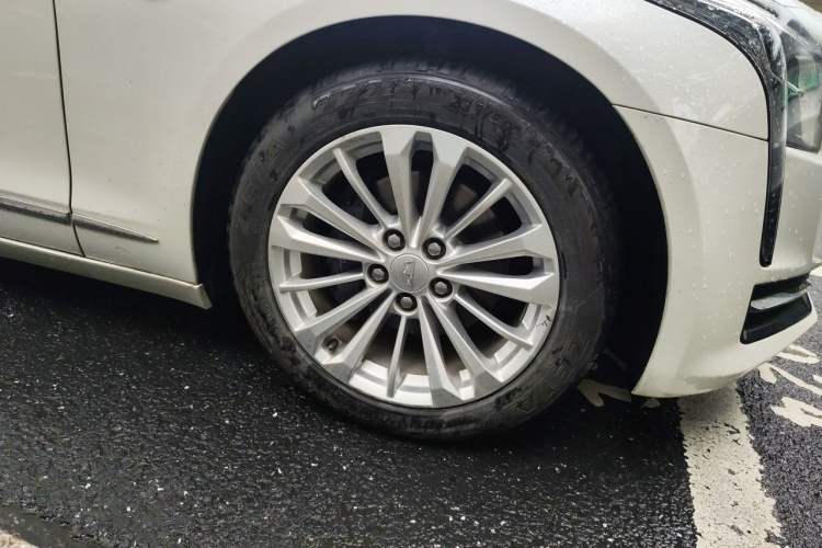 Used Cadillac CT6 2017 28T Platinum Edition Right Front Wheel Hub