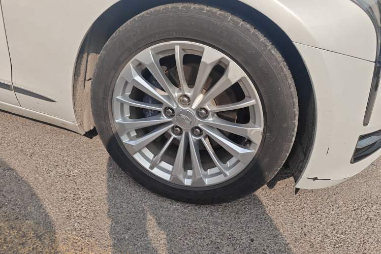 Used Cadillac CT6 2017 28T Fashion Edition Right Front Wheel Hub