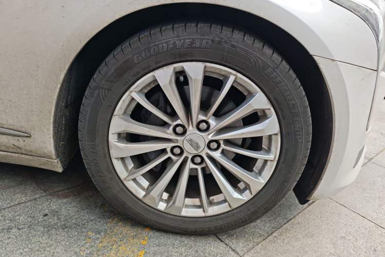 Used Cadillac CT6 2017 28T Fashion Edition Right Front Wheel Hub
