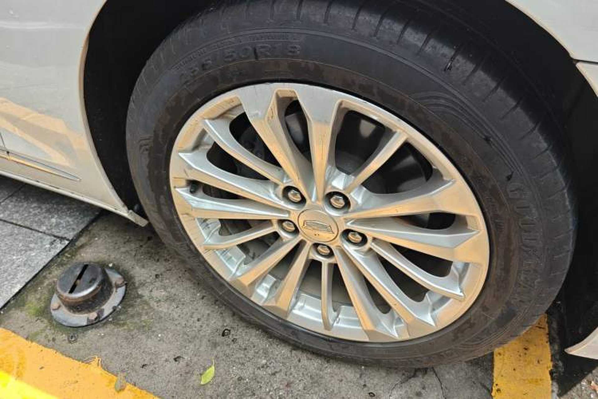 Used Cadillac CT6 2017 28T Luxury Model Right Front Wheel Hub