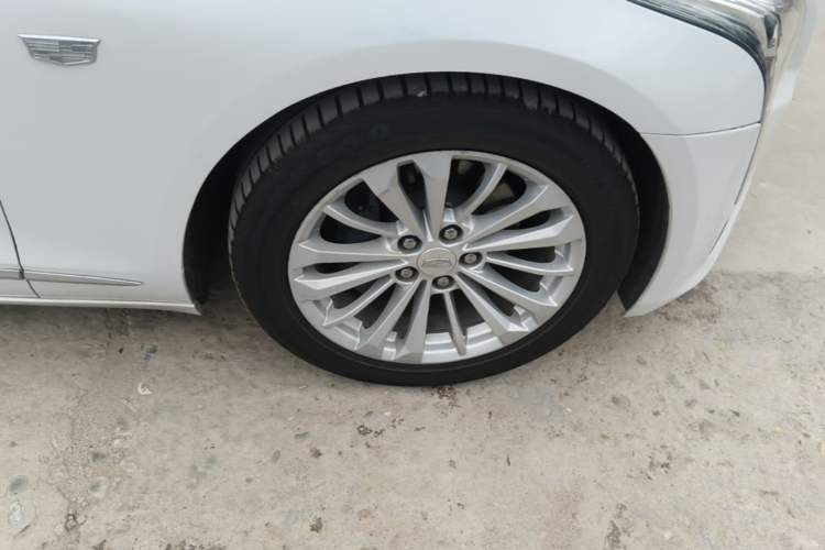Used Cadillac CT6 2017 28T Fashion Edition Right Front Wheel Hub