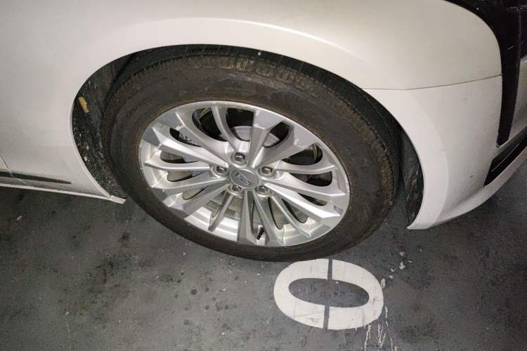 Used Cadillac CT6 2017 28T Luxury Model Right Front Wheel Hub