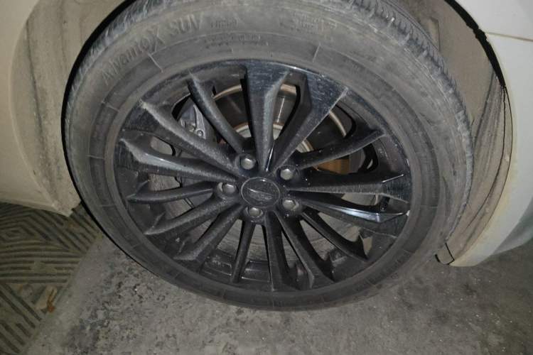 Used Cadillac CT6 2017 28T Fashion Edition Right Front Wheel Hub