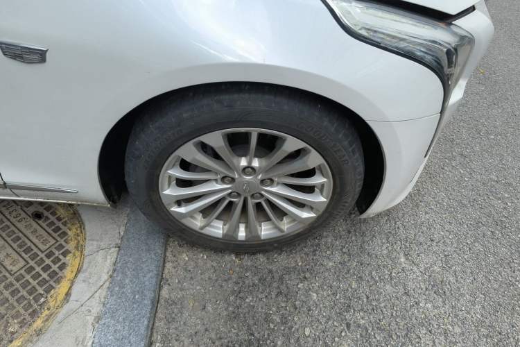 Used Cadillac CT6 2017 28T Fashion Edition Right Front Wheel Hub