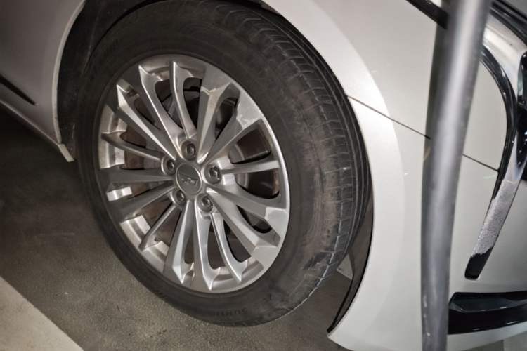 Used Cadillac CT6 2017 28T Fashion Edition Right Front Wheel Hub