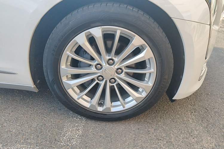 Used Cadillac CT6 2017 28T Elite Model Right Front Wheel Hub