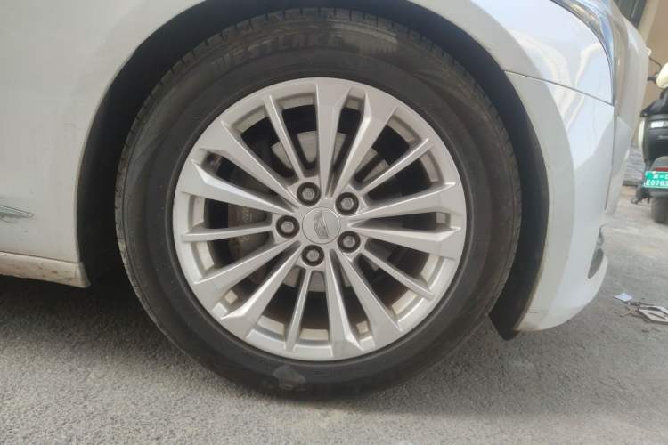 Used Cadillac CT6 2017 28T Luxury Model Right Front Wheel Hub
