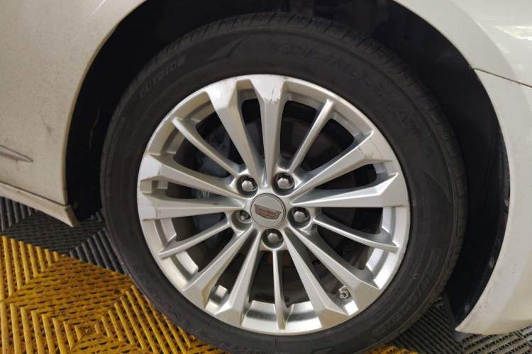 Used Cadillac CT6 2017 28T Luxury Model Right Front Wheel Hub