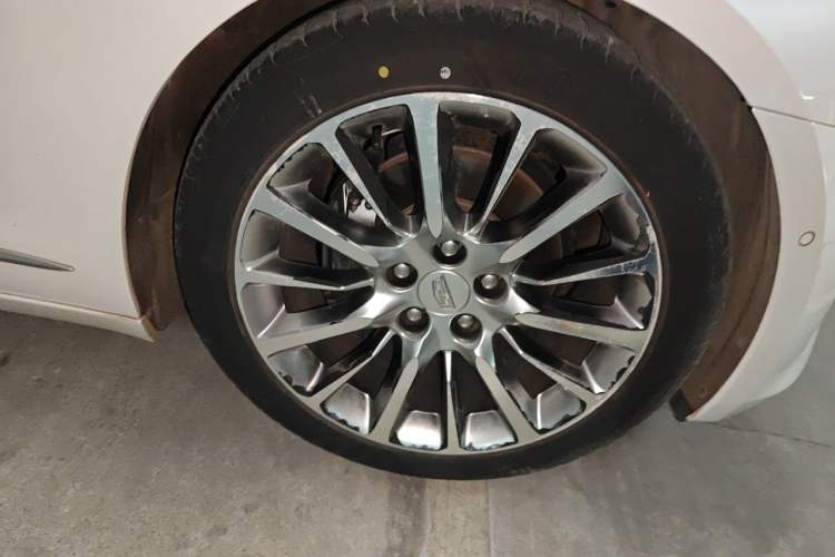 Used Cadillac CT6 2017 28T Platinum Edition Right Front Wheel Hub