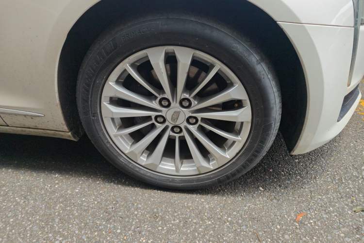 Used Cadillac CT6 2017 28T Fashion Edition Right Front Wheel Hub