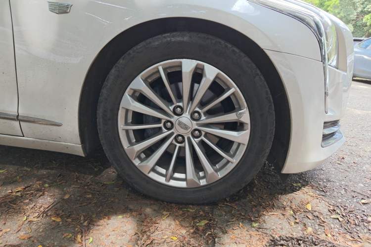 Used Cadillac CT6 2017 28T Luxury Model Right Front Wheel Hub