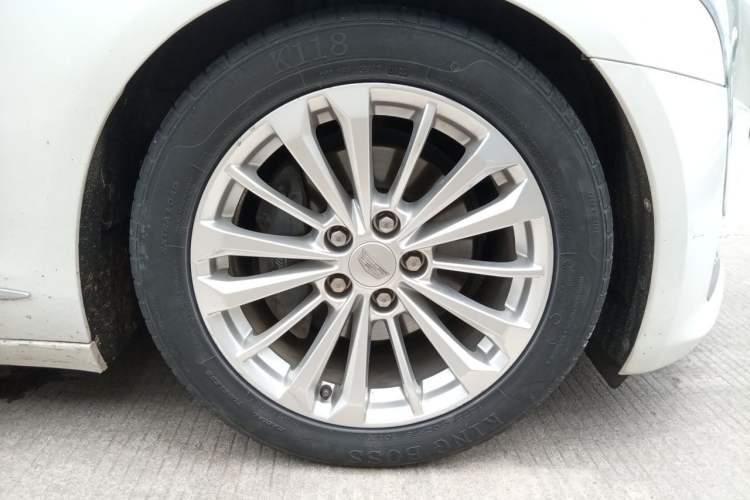 Used Cadillac CT6 2017 28T Luxury Model Right Front Wheel Hub