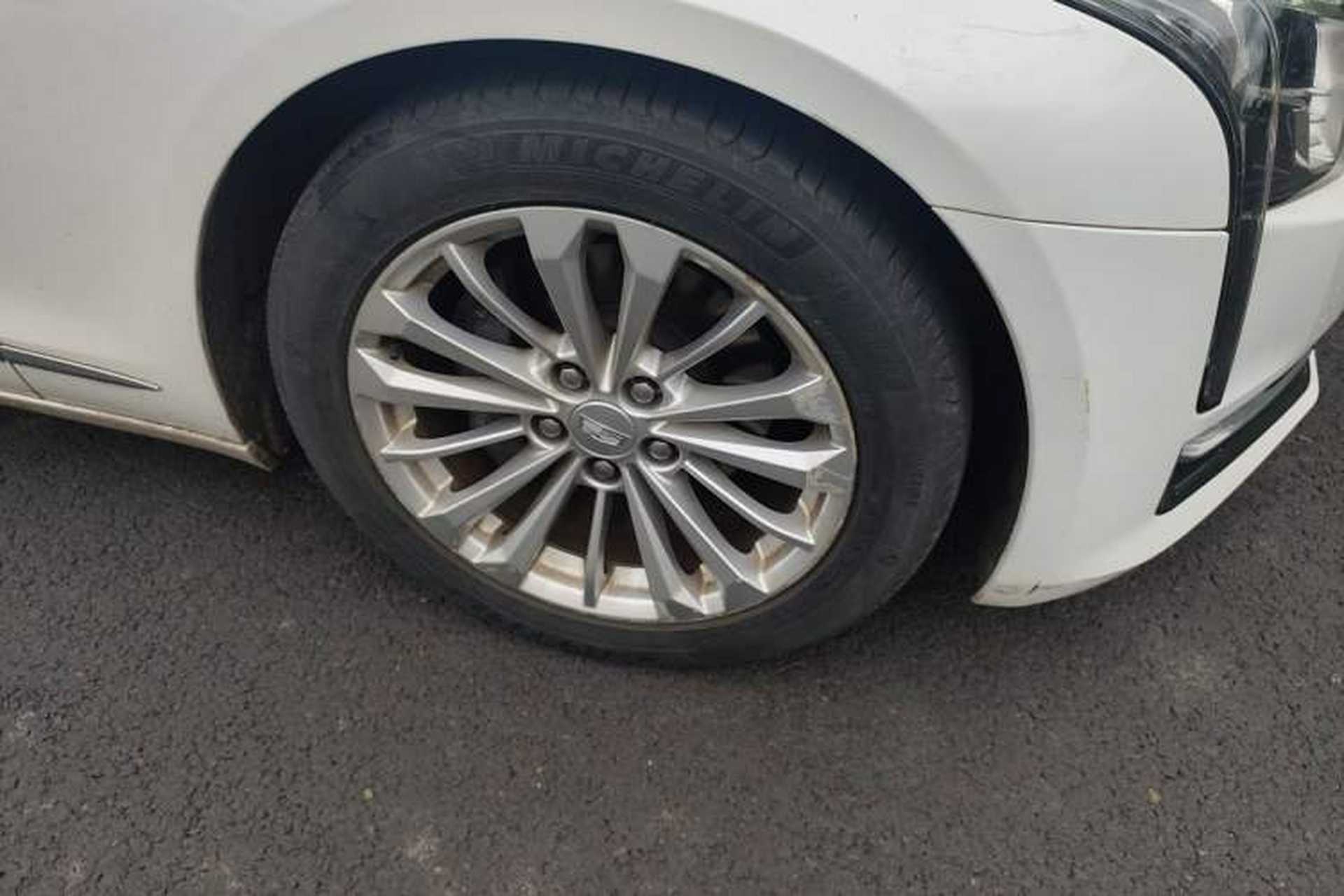 Used Cadillac CT6 2017 28T Elite Model Right Front Wheel Hub