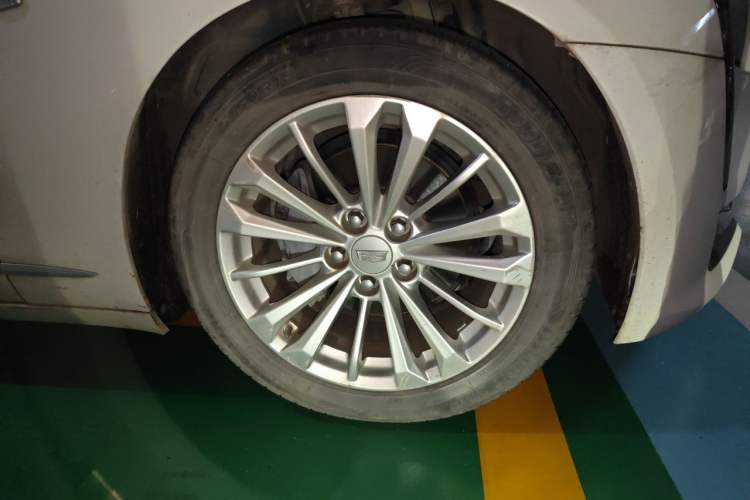 Used Cadillac CT6 2017 28T Fashion Edition Right Front Wheel Hub
