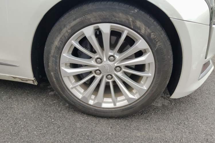 Used Cadillac CT6 2017 28T Elite Model Right Front Wheel Hub