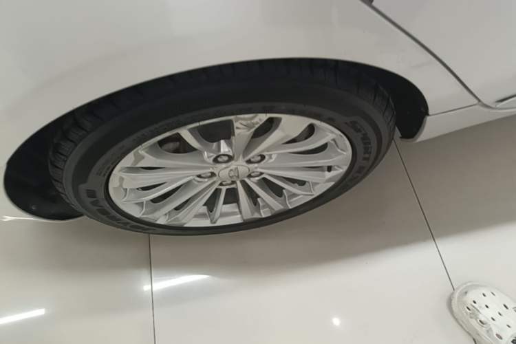 Used Cadillac CT6 2017 28T Fashion Edition Right Rear Wheel Hub