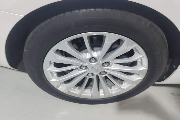 Used Cadillac CT6 2017 28T Elite Model Right Rear Wheel Hub