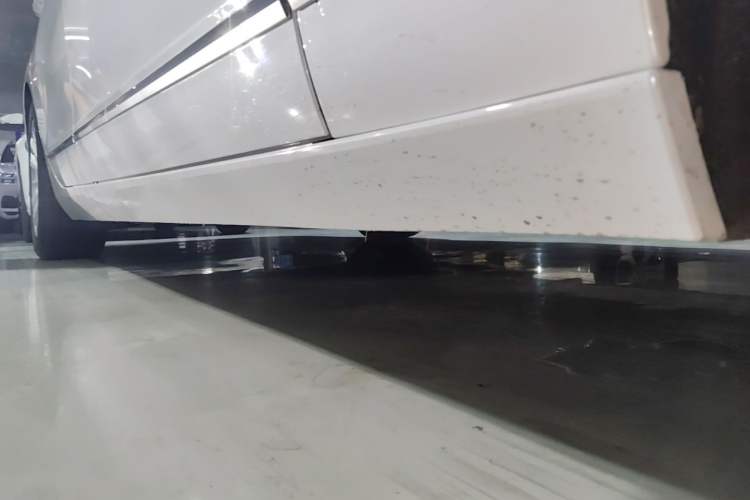 Used Cadillac CT6 2017 28T Elite Model Right Side Sill