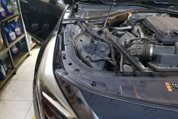 Used Cadillac CT6 2019 28T Fashion Edition Engine Bay Right