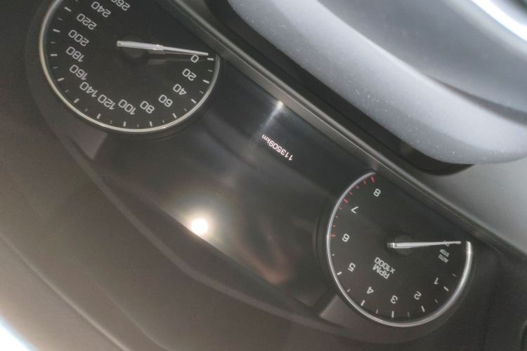 Used Cadillac CT6 2019 28T Fashion Edition Odometer Close Up