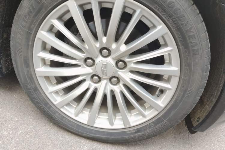 Used Cadillac CT6 2019 28T Luxury Model Right Front Wheel Hub
