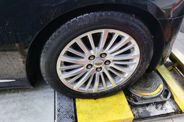 Used Cadillac CT6 2019 28T Fashion Edition Right Front Wheel Hub