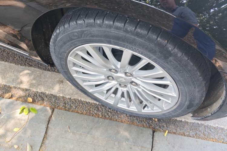 Used Cadillac CT6 2019 28T Fashion Edition Right Front Wheel Hub