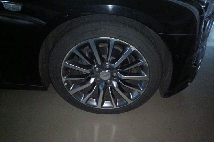 Used Cadillac CT6 2019 28T Leading Sport Model Right Front Wheel Hub