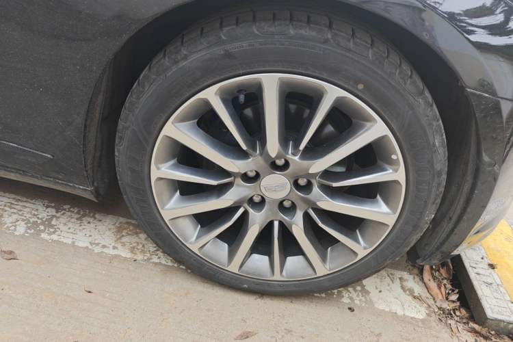Used Cadillac CT6 2019 28T Leading Sport Model Right Front Wheel Hub