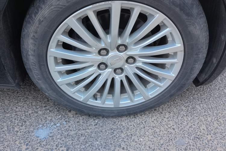 Used Cadillac CT6 2019 28T Fashion Edition Right Front Wheel Hub